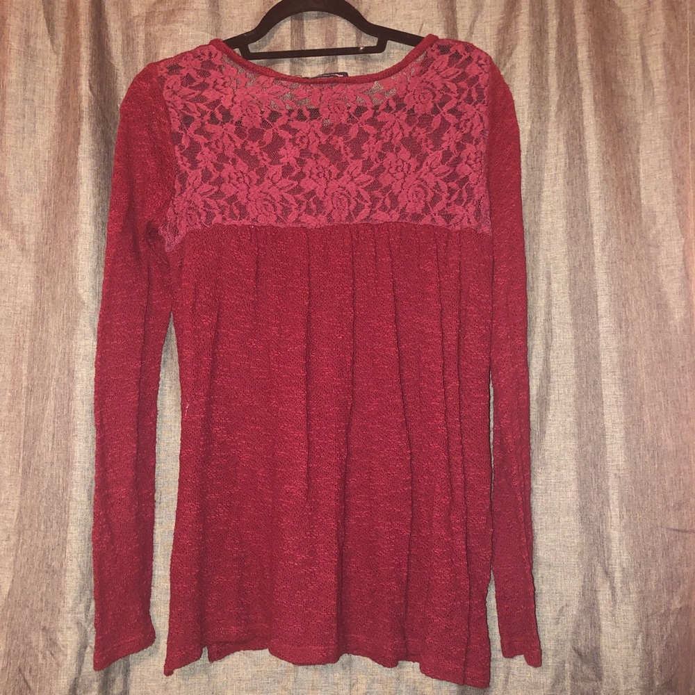 AMERICAN EAGLE LACE BACK RED FLOWY BLOUSE